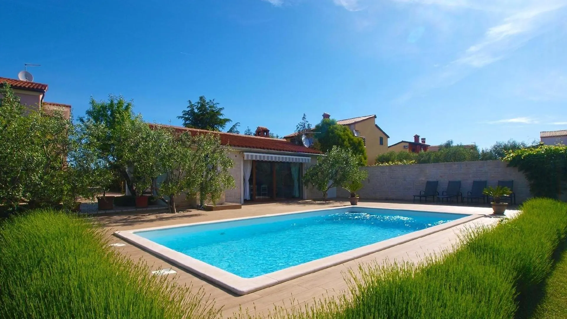 Ferienhaus Mit Privatpool Fuer 8 Personen Ca 120 Qm In Valbandon, Istrien Istrische Riviera Croatia
